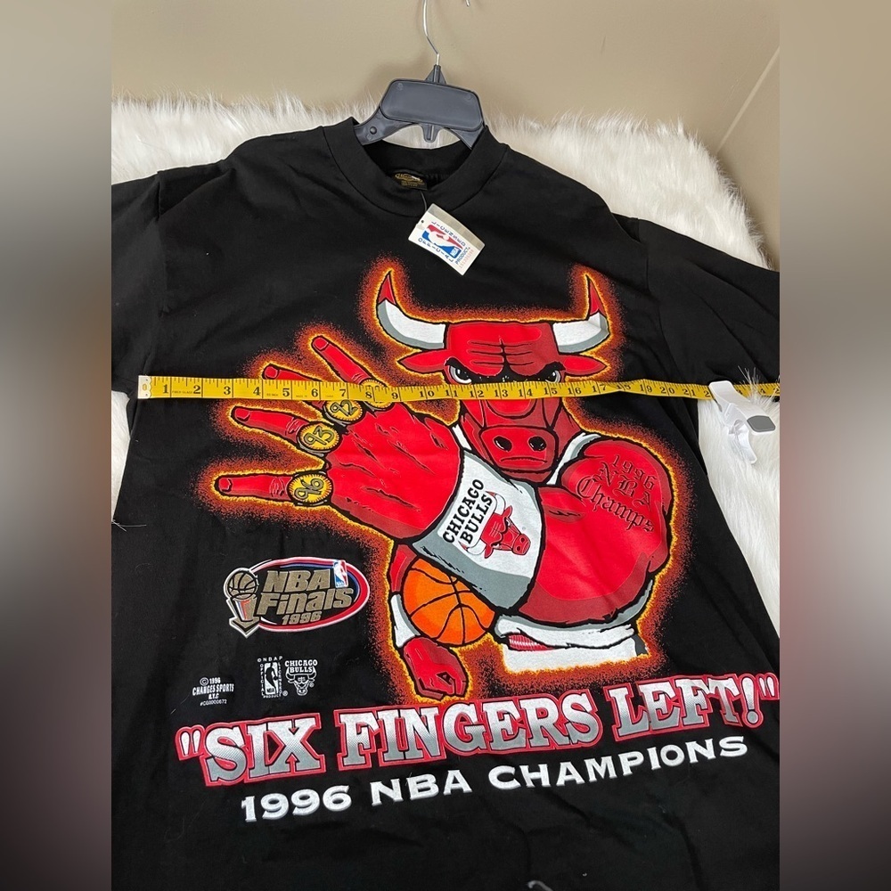 Vintage with tags 1996 Six Fingers Left Chicago Bulls Black T-Shirt - Picture 3 of 12
